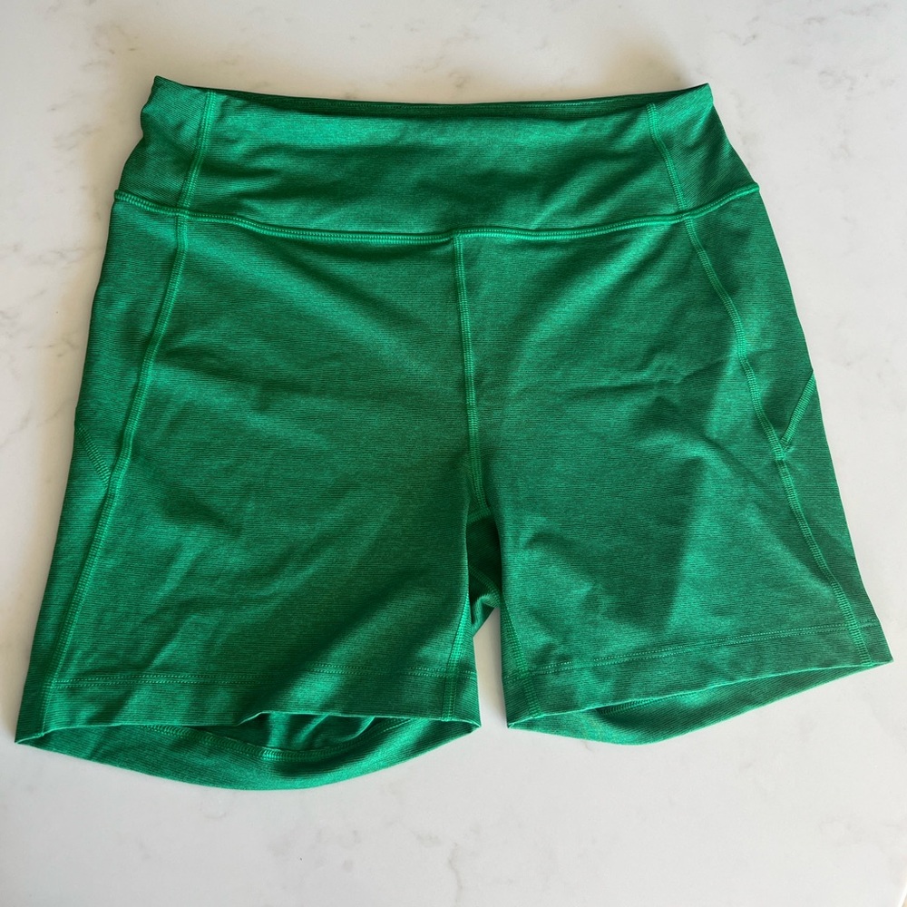 NWOT OUTDOOR VOICES Warmup 5” Short